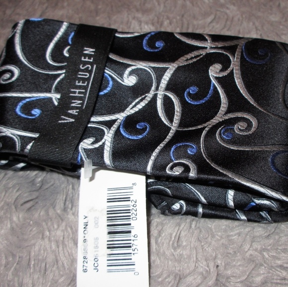 Van Heusen Tie - Picture 2 of 3